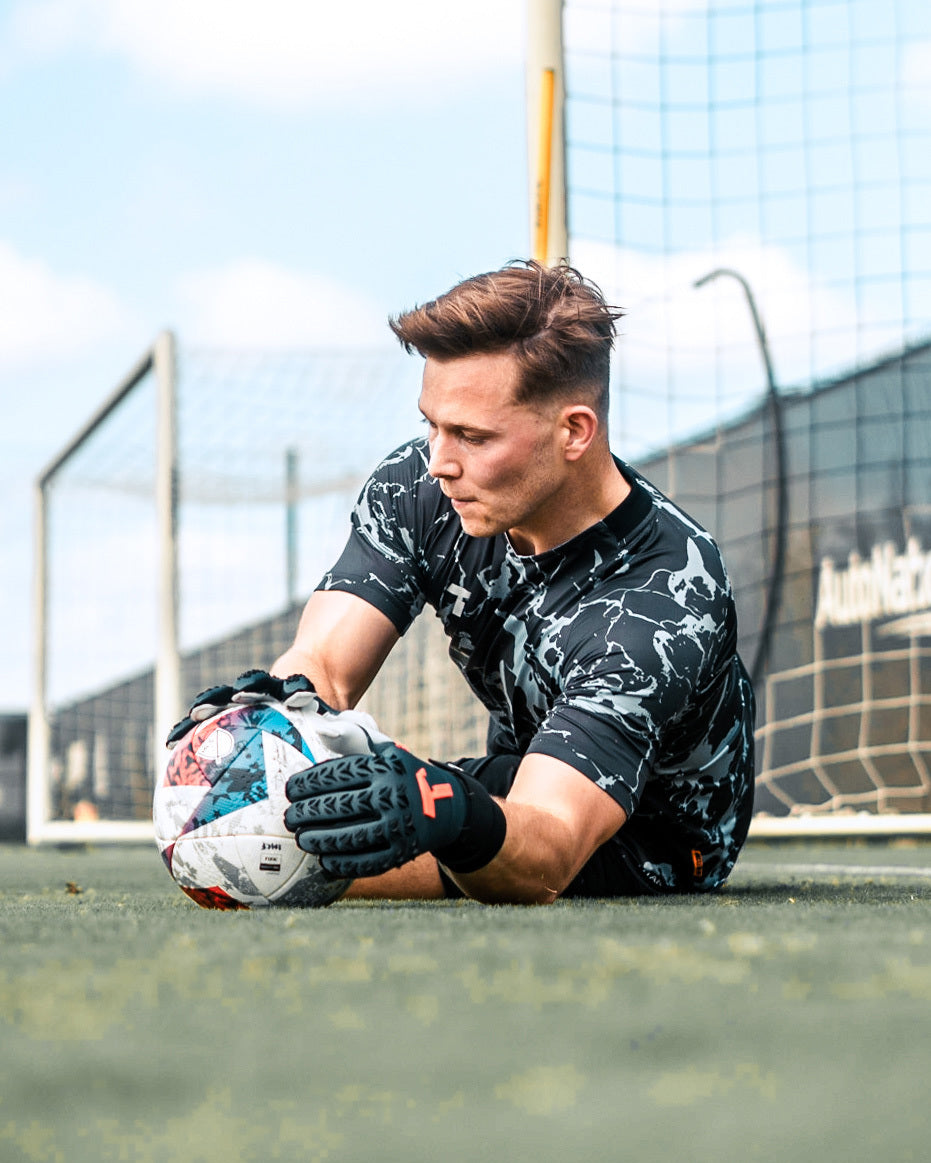 Buy T1TAN goalkeeper gloves - Pro Keeper Grip